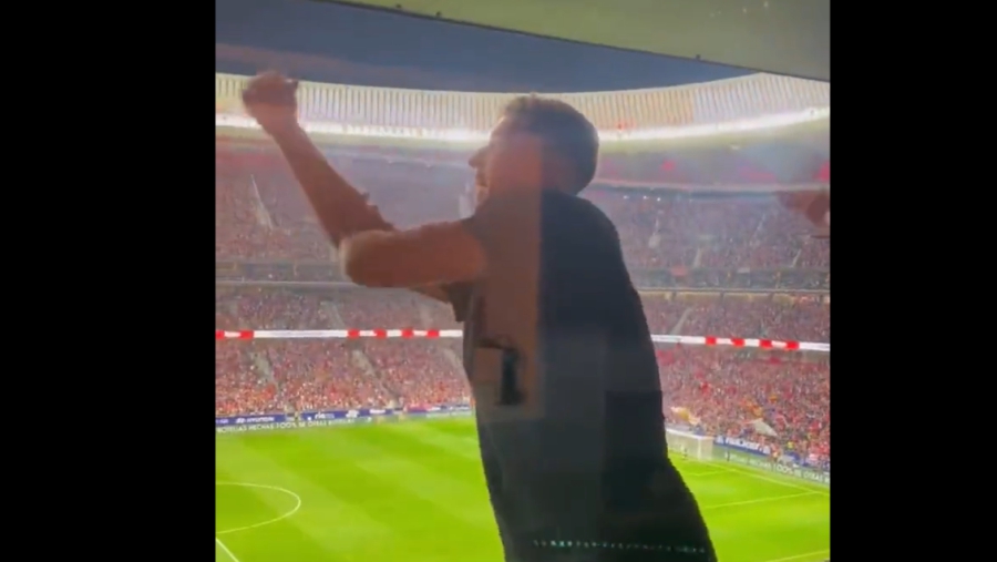 Ατλέτικο Μαδρίτης: Χαμός με βίντεο που δείχνει τον γιο του Τσόλο να βρίζει και να κάνει χειρονομίες στην κερκίδα της Ρεάλ (video)