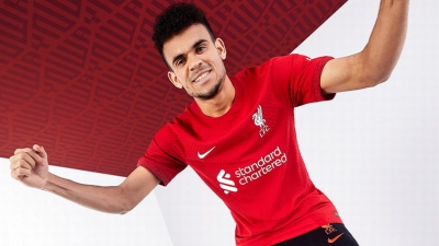 H Λίβερπουλ παρουσίασε τη νέα φανέλα με πολύ… κόκκινο!