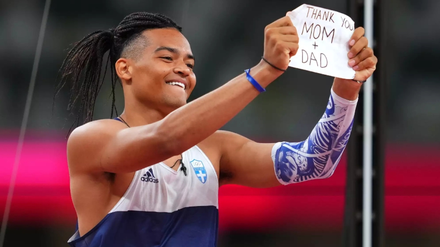 Εμμανουήλ Καραλής: Συνεχίζει με προπονητή τον πατέρα του