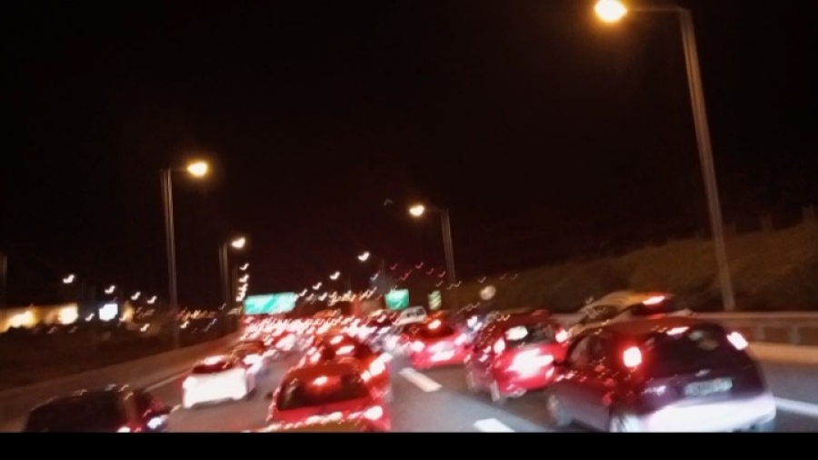 ΑΕΚ: Παροξυσμός για την επίδοξη πρωταθλήτρια, ατελείωτες οι ουρές πριν από το «Ελευθέριος Βενιζέλος» (video)