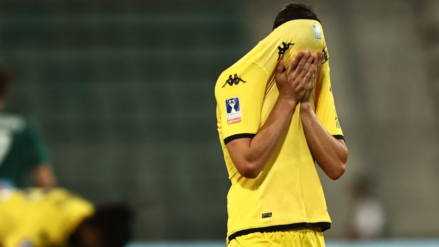 Απίστευτα πράγματα: Ο Άρης έμεινε με εννιά παίκτες σε πέντε λεπτά! (video)