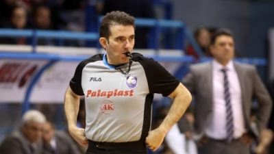 Η «εξαφάνιση» του διαιτητή Τάσου Μάνου από τον αγώνα Ολυμπιακός-Κολοσσός με φόντο το #μέχρι_τέλους