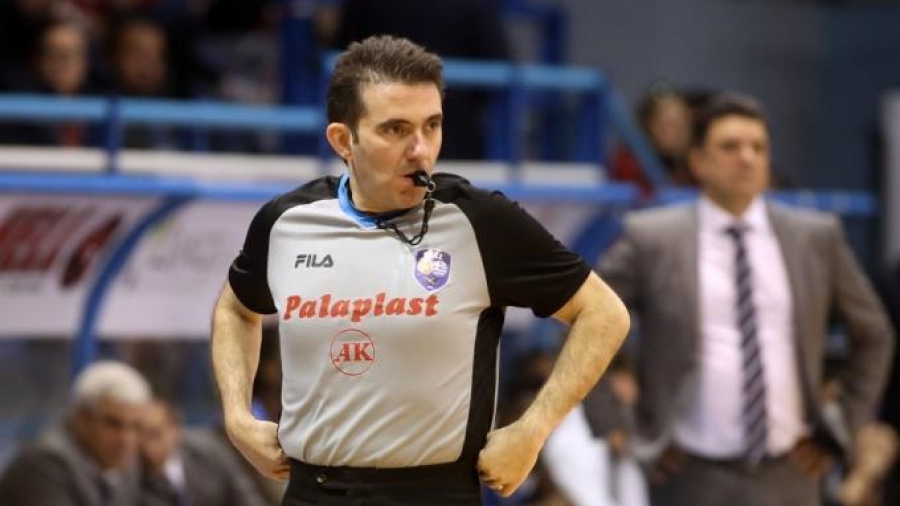 Η «εξαφάνιση» του διαιτητή Τάσου Μάνου από τον αγώνα Ολυμπιακός-Κολοσσός με φόντο το #μέχρι_τέλους