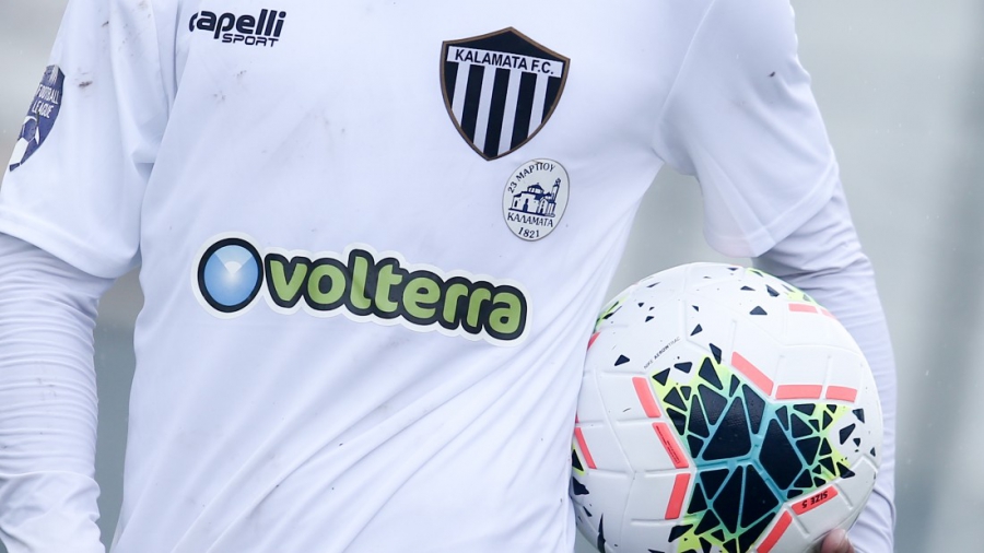 Super League 2: Αναβλήθηκε το Χανιά - Καλαμάτα, οκτώ παίκτες της «μαύρης θύελλας» με κορωνοϊό