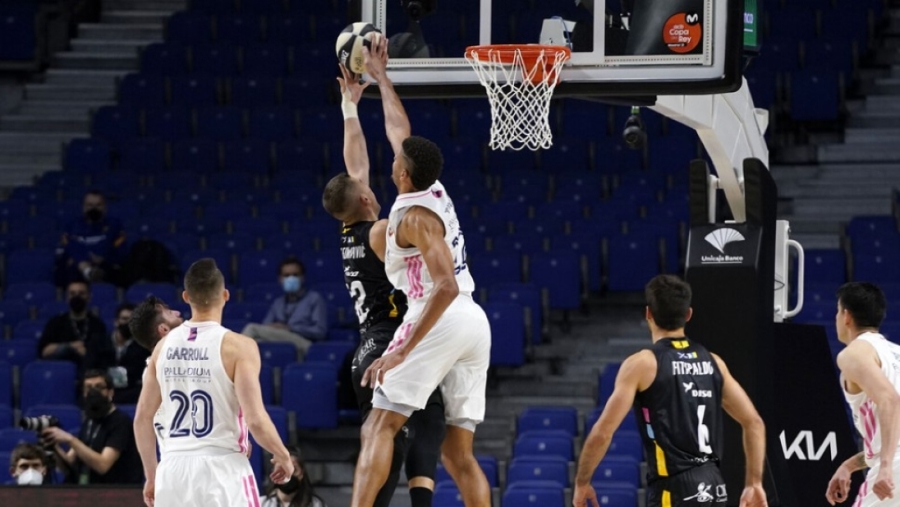 Ταβάρες: Σκαρφάλωσε στο... πάνθεον των μπλοκέρ της Euroleague! (video)