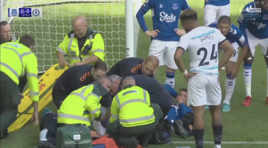 Έβερτον: «Σοκαριστικός» τραυματισμός του Γκόντφρεϊ και αποχώρηση με φορείο! (video)