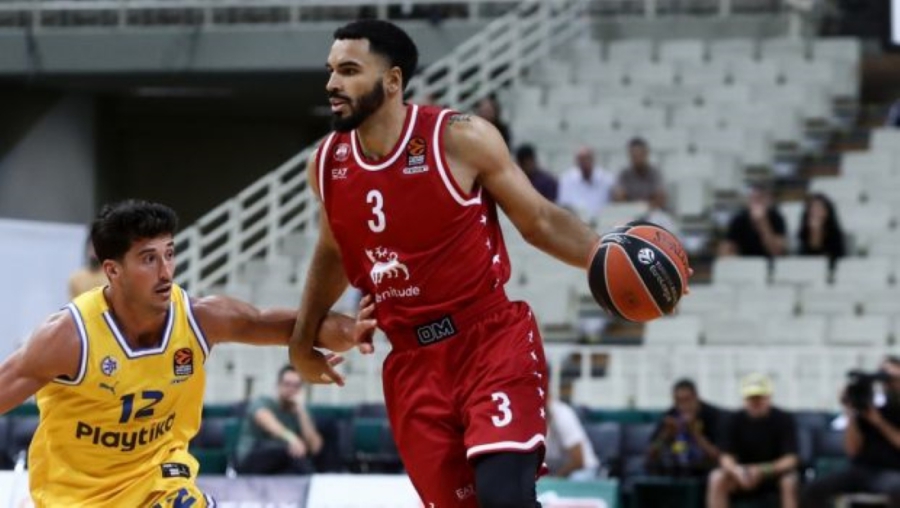 Nαζ Μήτρου Λονγκ: Σκοράρει χωρίς να... βλέπει από το κέντρο του γηπέδου (video)