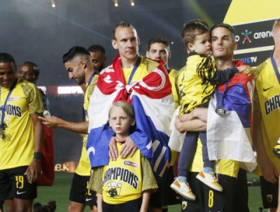 Ο στυλοβάτης παραμένει: Ο Βίντα απαρνείται απόσυρση κι εθνική - Δηλώνει ποδοσφαιριστής της ΑΕΚ!