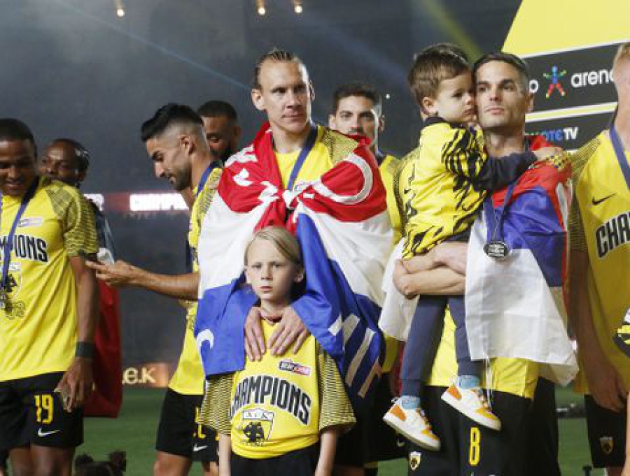 Ο στυλοβάτης παραμένει: Ο Βίντα απαρνείται απόσυρση κι εθνική - Δηλώνει ποδοσφαιριστής της ΑΕΚ!