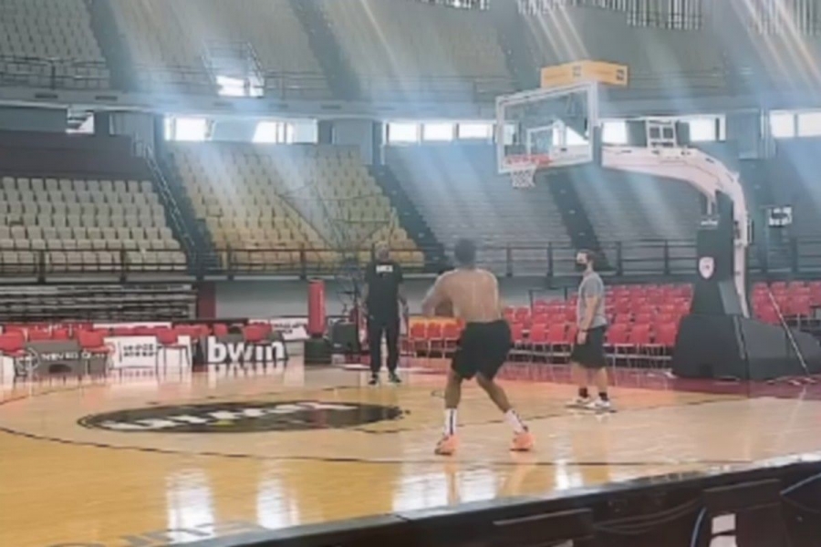 Γιάννης Αντετοκούνμπο: Προπόνηση στο ΣΕΦ για τον σούπερ σταρ των Μιλγουόκι Μπακς