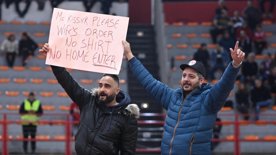 Φίλαθλος του Ολυμπιακού στον ΜακΚίσικ: «Εντολή της γυναίκας μου να γυρίσω σπίτι με τη φανέλα σου!»