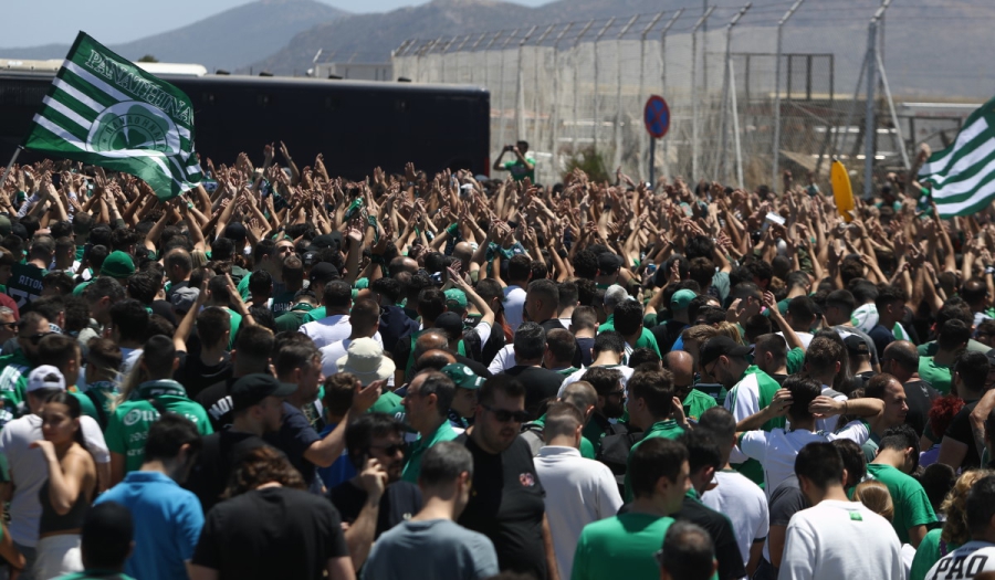 «Ζεσταίνονται» οι οπαδοί του Παναθηναϊκού στο Ελευθέριος Βενιζέλος! (video)