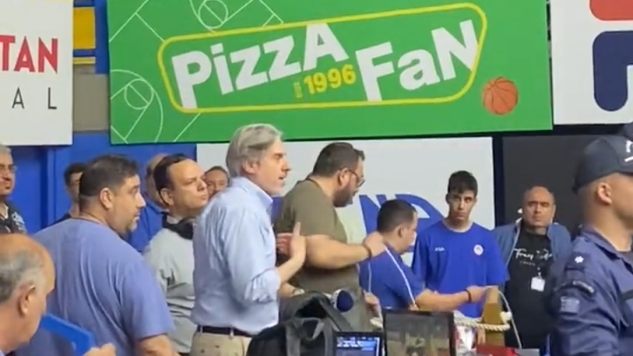 Η αντίδραση του Χατζηγεωργίου στο... πέσιμο που δέχτηκε στο Περιστέρι: «Είναι δουλειά, δεν είναι πλάκα» (video)