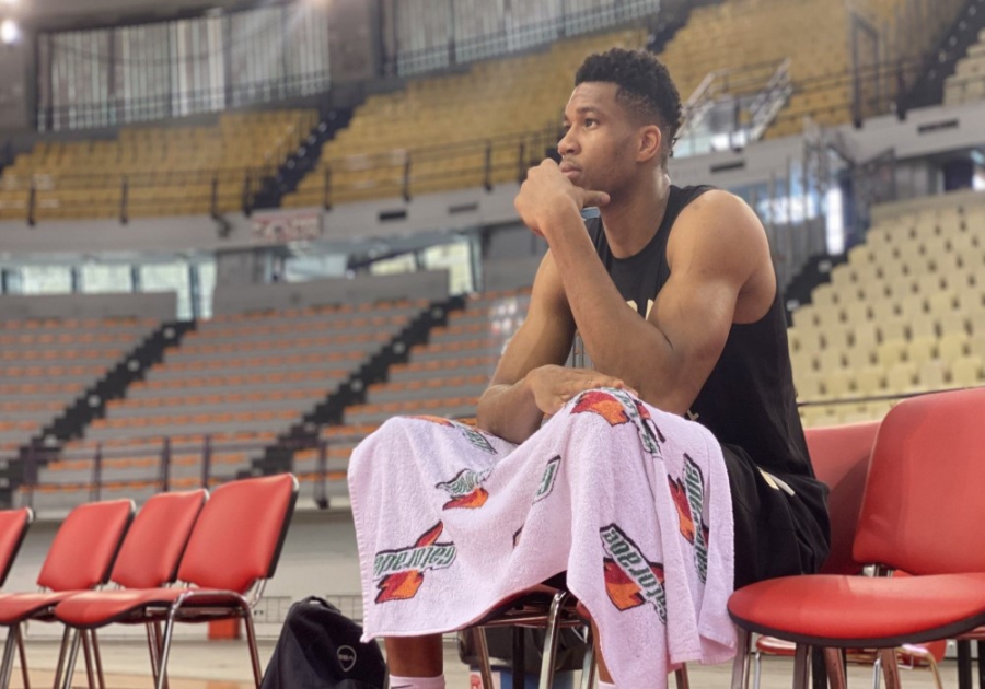 Το photostory από τις προπονήσεις του Γιάννη Αντετοκούνμπο στο ΣΕΦ