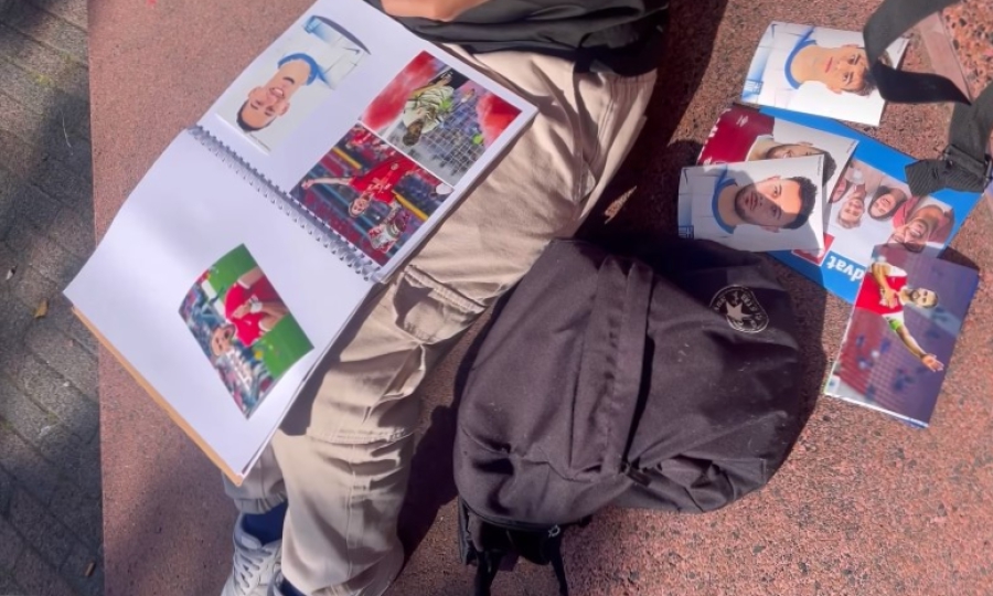 Εθνική Ελλάδος: Πιτσιρικάς της Ολλανδίας έφτιαξε άλμπουμ με τους Έλληνες διεθνείς!