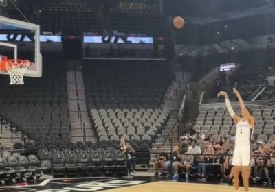 Viral έγινε βίντεο από την παρουσίαση του Γουεμπανιάμα που αστοχεί στο ένα σουτ μετά το άλλο (video)