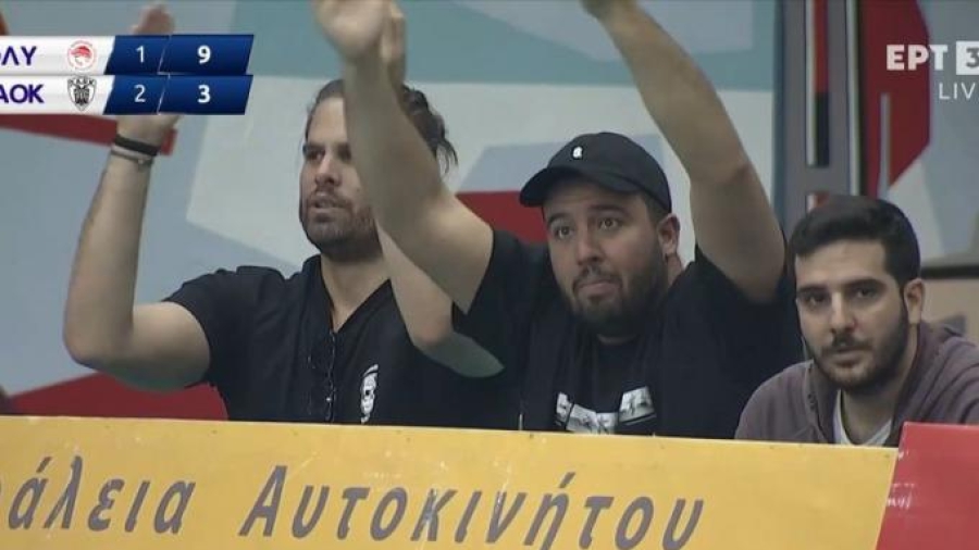 Στο Ολυμπιακός – ΠΑΟΚ ο Μπόγρης και τραγουδά μαζί με ολόκληρο το γήπεδο! (video)