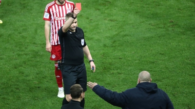 Σε απολογία Καραπαπάς και Ολυμπιακός για το ντέρμπι με την ΑΕΚ