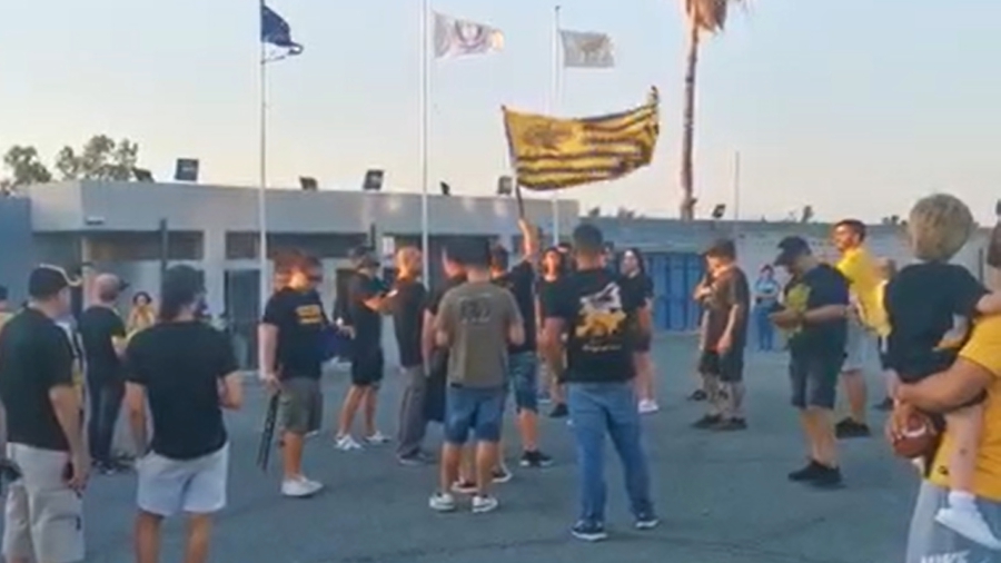 Χαμός στην άφιξη της ΑΕΚ στο Μακάρειο Στάδιο! (video)