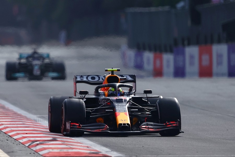Formula 1: Θρίλερ στο Μπακού - Νίκη για Πέρεζ και Red Bull!