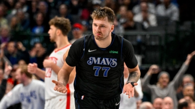 Ο Νοβίτσκι ξεσήκωσε όλο το γήπεδο φωνάζοντας «MVP» στον Ντόντσιτς! (video)