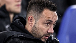 «Ο Ντε Τζέρμπι δεν έχει μπει ακόμη στα αποδυτήρια της Μπράιτον!»