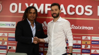 Η παρουσίαση του Κάρλος Κορμπεράν: «Να δείξουμε πως είμαστε ο Ολυμπιακός – Περιμένω αντίδραση από τους παίκτες»