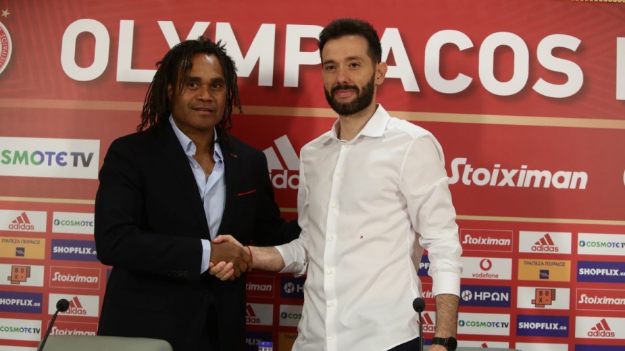 Η παρουσίαση του Κάρλος Κορμπεράν: «Να δείξουμε πως είμαστε ο Ολυμπιακός – Περιμένω αντίδραση από τους παίκτες»