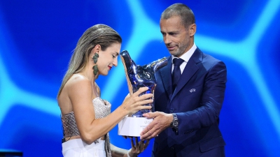 Κορυφαία γυναίκα ποδοσφαιριστής η Αλέξια Πουτέγιας!