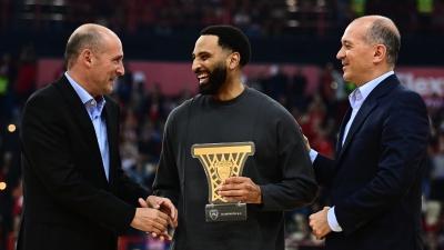 Δύο EuroLeague, αμέτρητες αναμνήσεις: Ο Έισι Λο επέστρεψε και… ξεσήκωσε το ΣΕΦ! (video)