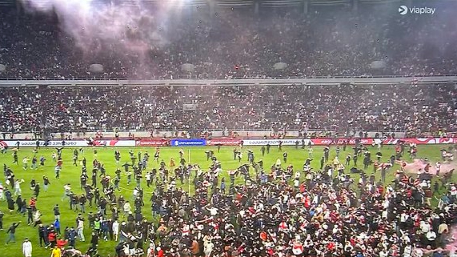 Πανζουρλισμός στη Γεωργία: Μπήκε το… μισό γήπεδο μέσα για να πανηγυρίσει την πρόκριση! (video)