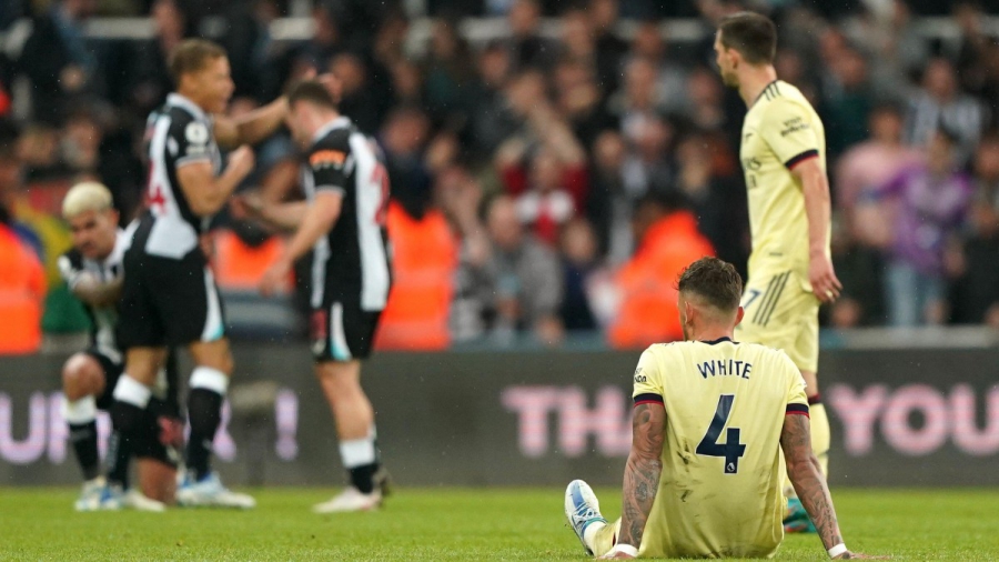 Η χρονιά για την Άρσεναλ είναι επιτυχημένη, παρά το γεγονός πως το τρένο του Champions League εκτροχιάστηκε!