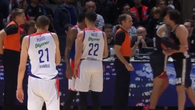 Ο Τεόντοσιτς χύμηξε στον διαιτητή και αποβλήθηκε! (video)