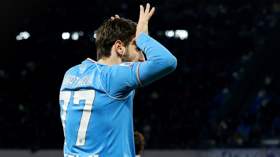 Νάπολι - Βερόνα 2-1: Ο Κβαρατσχέλια την έσωσε από νέο «κάζο», με ασύλληπτη γκολάρα! (video)