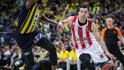 Φενέρμπαχτσε - Ολυμπιακός: Τα χαμόγελα των Αγγελόπουλων και η αποθέωση σε Σλούκα μέσα από την «ερυθρόλευκη» παρακάμερα! (video)