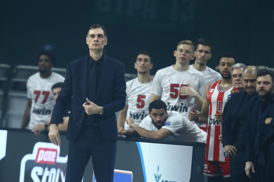 «Γιώργο ψυχάρα»: Στήριξη στον Μπαρτζώκα από τον κόσμο του Ολυμπιακού στο ΣΕΦ!