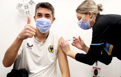 Ο Λαζ έδωσε το παράδειγμα στη Γουλβς που είναι πλήρως εμβολιασμένη