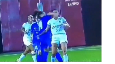 Παίκτρια κλώτσησε - με δόλο - από πίσω αντίπαλό της και δέχτηκε... αδιανόητο κροσέ! (video)