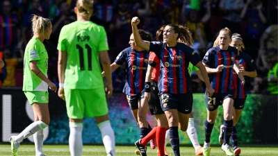 Μπαρτσελόνα - Βόλφσμπουργκ 2-2: Η Γκιχάρο έφερε τον τελικό στα ίσα μέσα σε δυο λεπτά! (video)