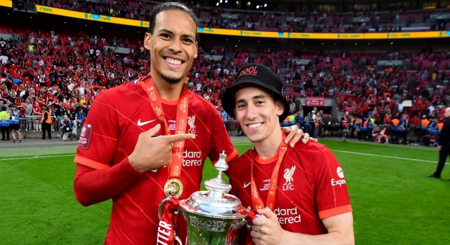 Φαν Ντάικ για Τσιμίκα: «Το αξίζει γιατί δουλεύει σκληρά»