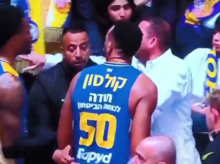 Ο Μπόνζι Κόλσον «τρελάθηκε» με οπαδό και θύμισε... Σχορτσιανίτη! (video)