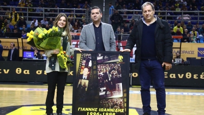 H AEK τίμησε τον Γιάννη Ιωαννίδη πριν την αναμέτρηση με τον Άρη! (video)