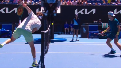 «Ο πόντος της χρονιάς» στην πρόκριση του Τσιτσιπά! (video)