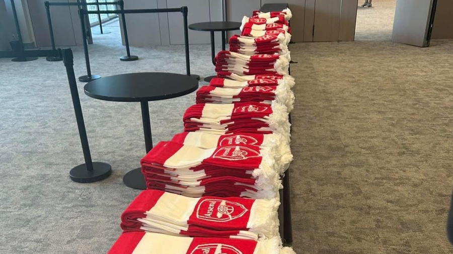 Δώρο - έκπληξη για τους οπαδούς της Άρσεναλ στο Παρίσι: Μαντήλι… υπερηφάνειας στο «Παρκ ντε Πρενς»!