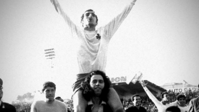 «Πες πως μ’αντάμωσες στο γήπεδο σαν όνειρο»: Όταν ο Σταμάτης Κόκοτας έπαιξε συμπαίκτης με τον Δομάζο!