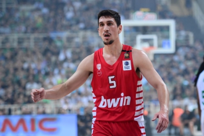 «Έδεσε» Λαρεντζάκη ως το 2026 ο Ολυμπιακός με επικό βίντεο! (video)