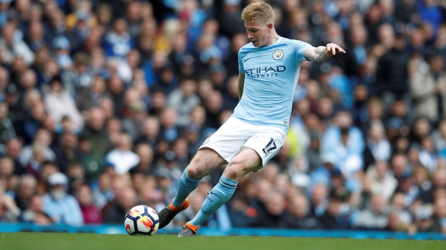 Η Άστον Βίλα σκέφτεται Ντε Μπρόινε για το καλοκαίρι