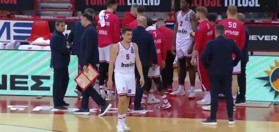 Έξαλλος ο Μπαρτζώκας: «Αρνήθηκε» να δώσει οδηγίες σε τάιμ άουτ! (video)