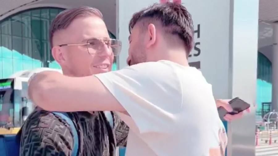 Φίλοι της Φενέρμπαχτσε στο αεροδρόμιο για να αποχαιρετήσουν τον Πέλκα (video)