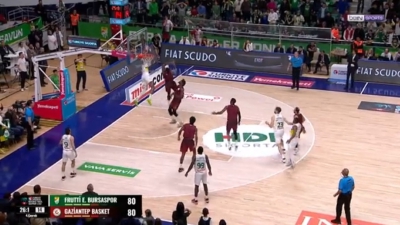 Ζακ Όγκαστ: Απίθανο alley-oop κάρφωμα με το ένα χέρι! (video)